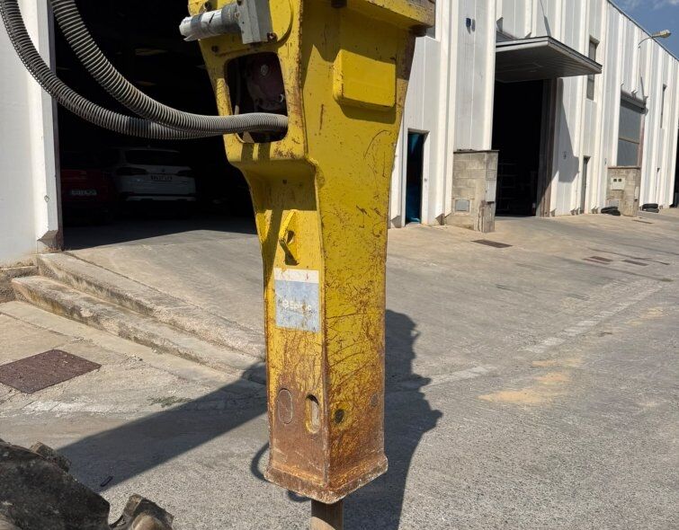 JCB 210 XLC **EPIROC HAMMER**